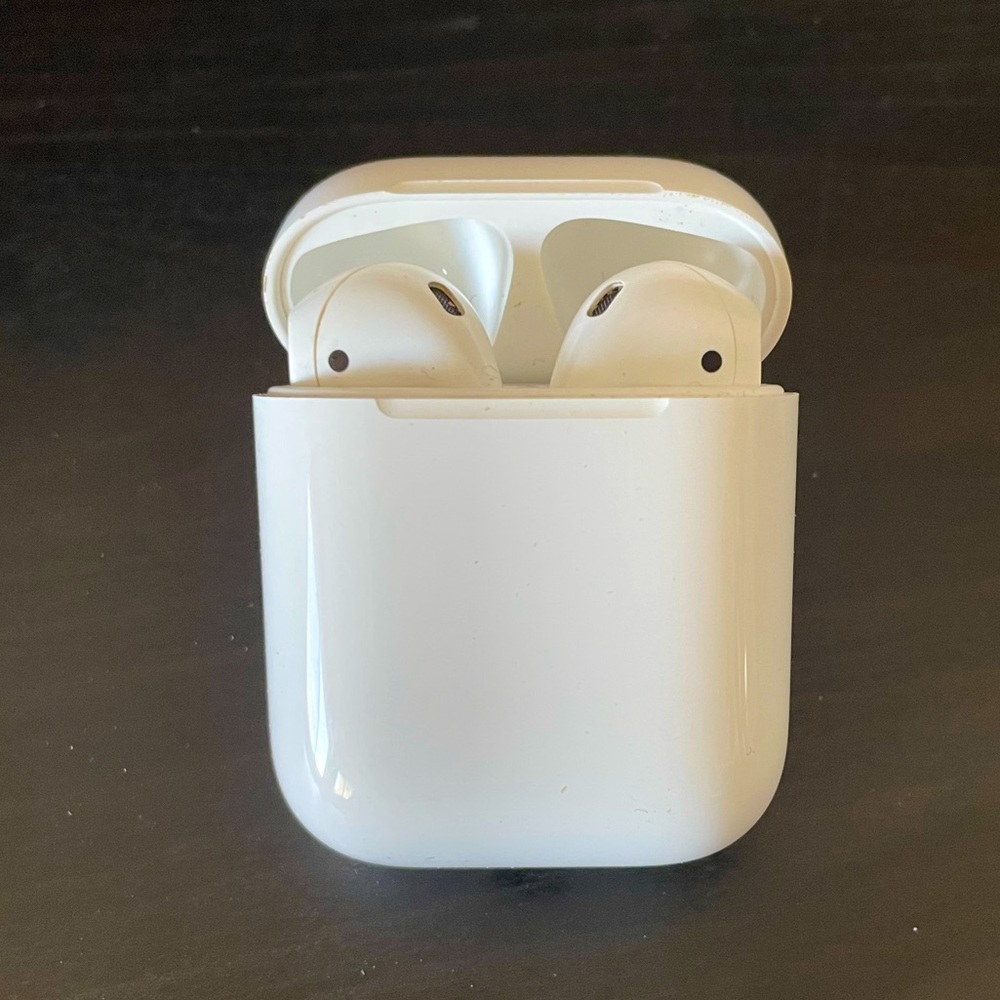 Apple Airpods (Second Generation)